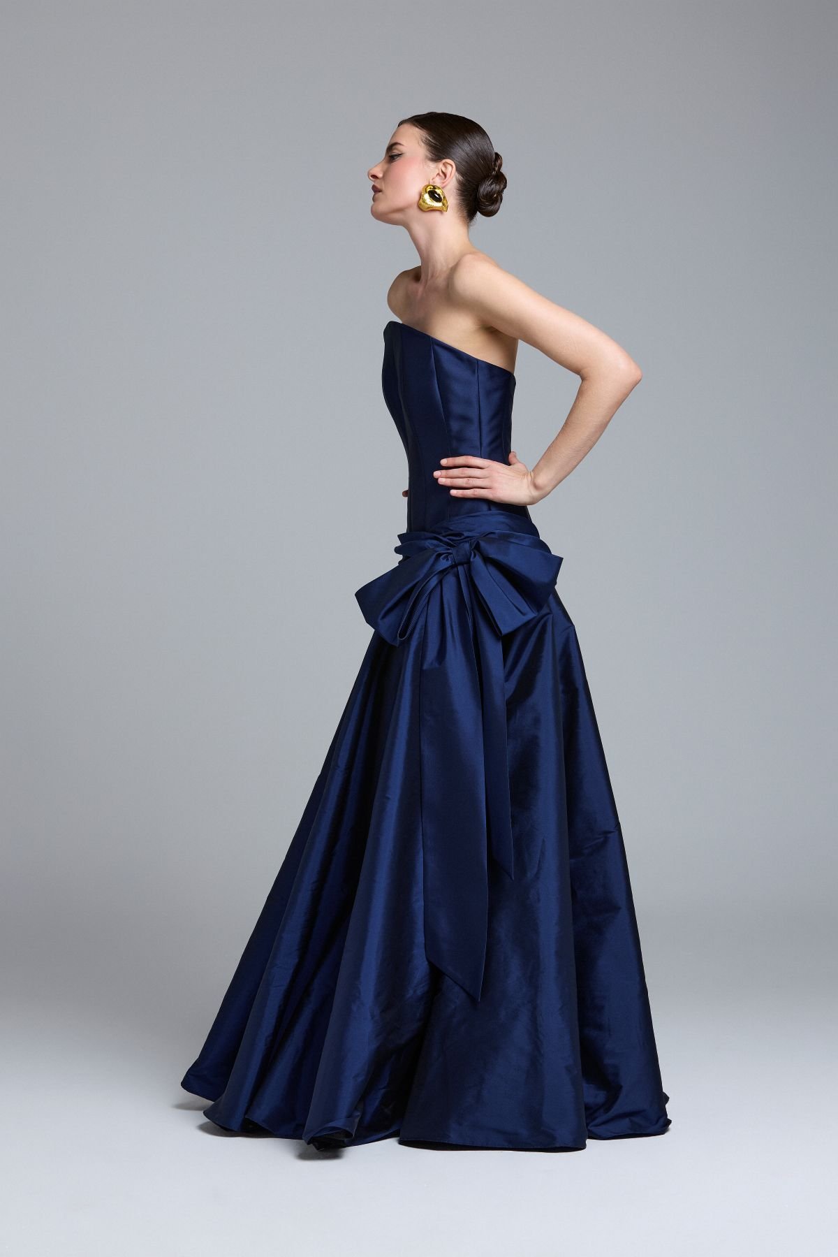 02 vestido longo em zibeline com saia em tafeta drapeada vitor zerbinato