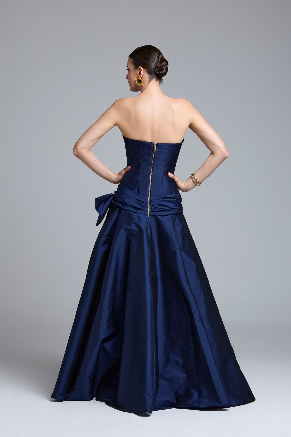 03 vestido longo em zibeline com saia em tafeta drapeada vitor zerbinato